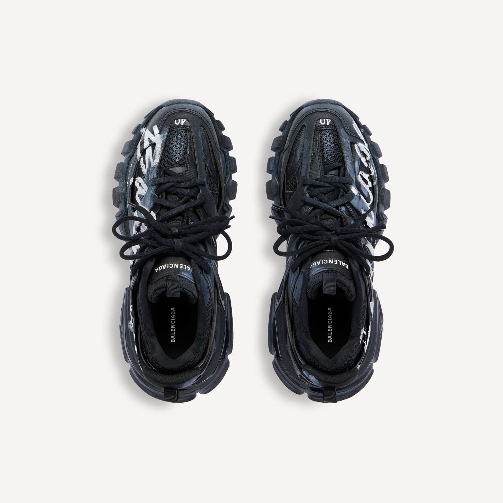 Balanciaga Sneakers Track Signature — vue 3