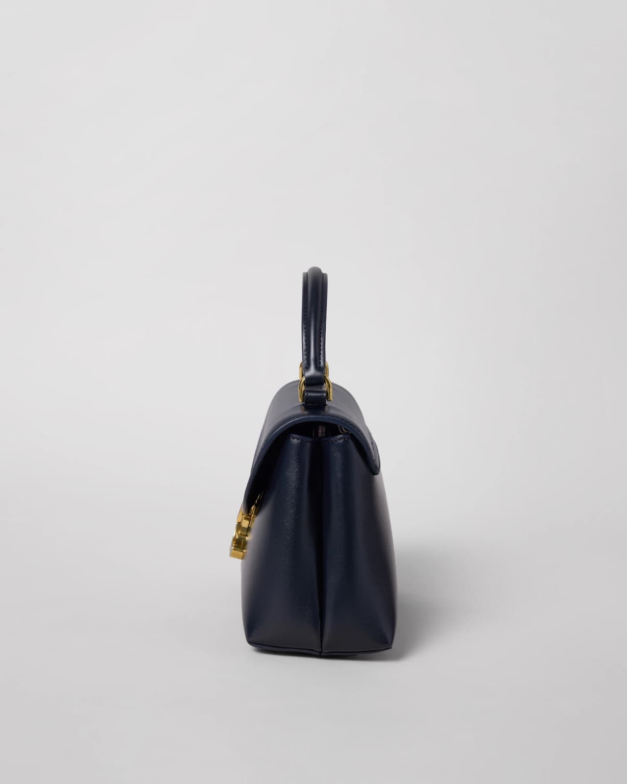 CÉLINE SAC NINO TEEN VEAU LISSE SATINÉ AVEC FERMOIR ÉMAILLÉ — vue 3