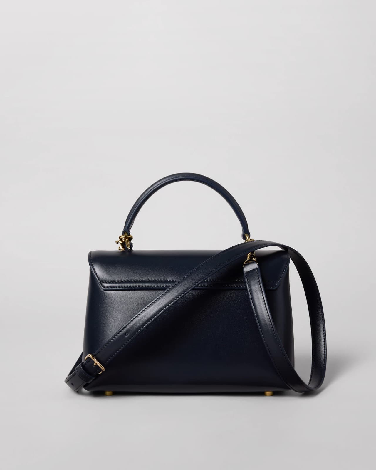 CÉLINE SAC NINO TEEN VEAU LISSE SATINÉ AVEC FERMOIR ÉMAILLÉ — vue 4