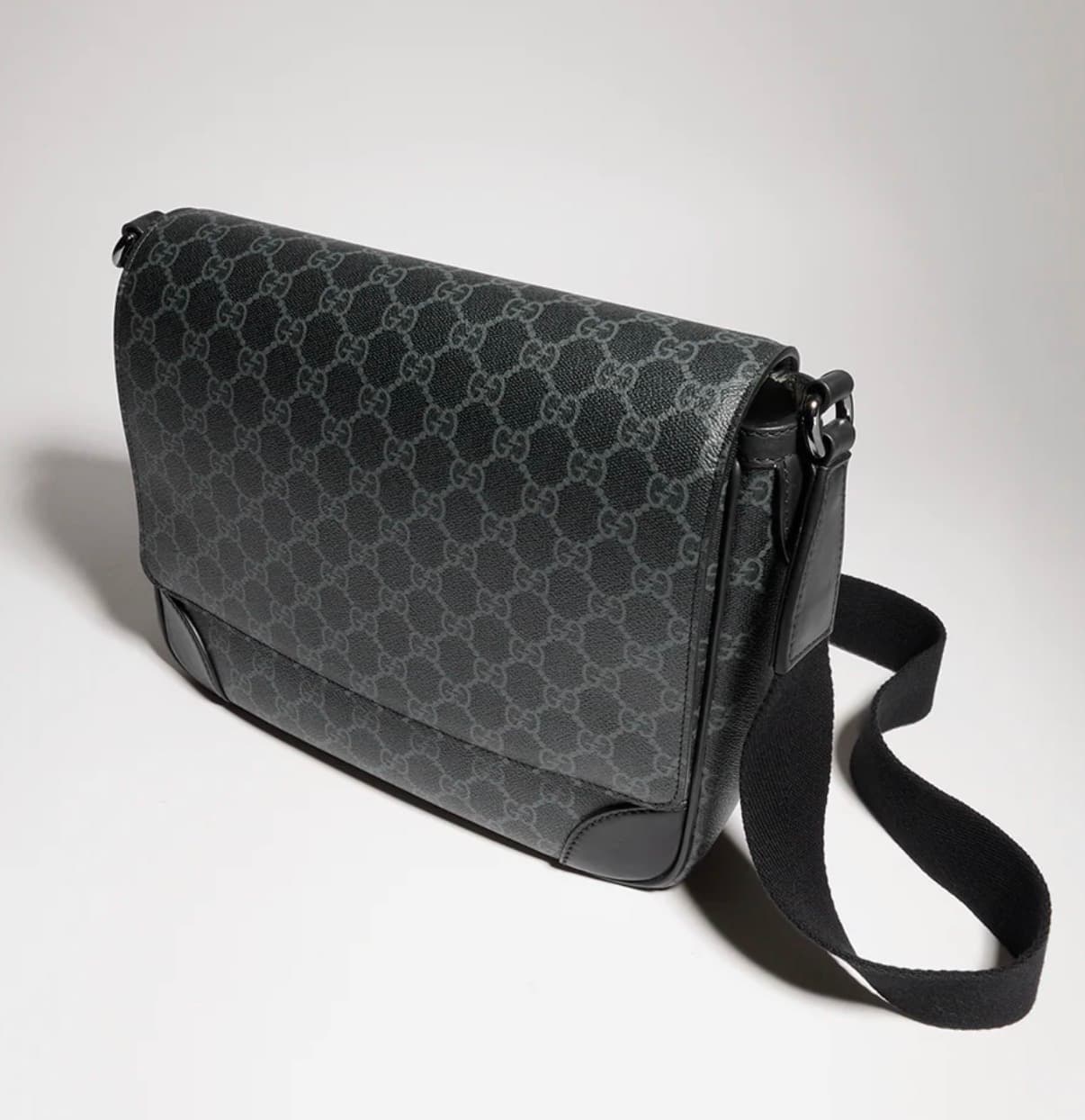 Gucci Sac à bandoulière GG Emblem moyen format — vue 2